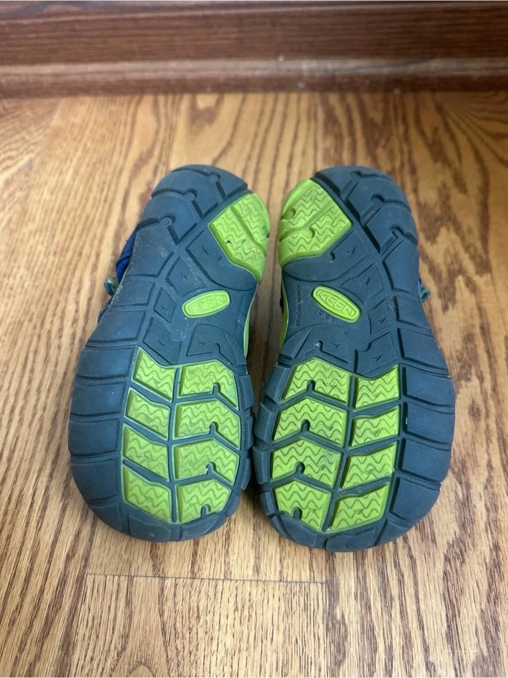 KEEN CNX Seacamp Sandals Boys Size 9 Blue/Green